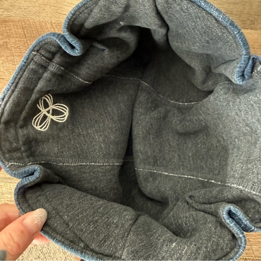 Upcycled Reversible Denim Hat Beanie Toque TNA Flower Appliqué One Of A Kind - Picture 11 of 13